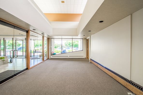 4240 Hickory Ln, Sioux City, IA 51106
